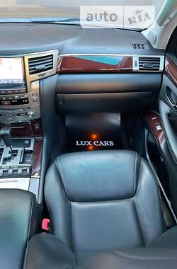 Внедорожник / Кроссовер Lexus LX 2013 в 