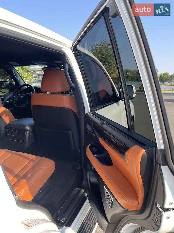 Позашляховик / Кросовер Lexus LX 2017 в Києві