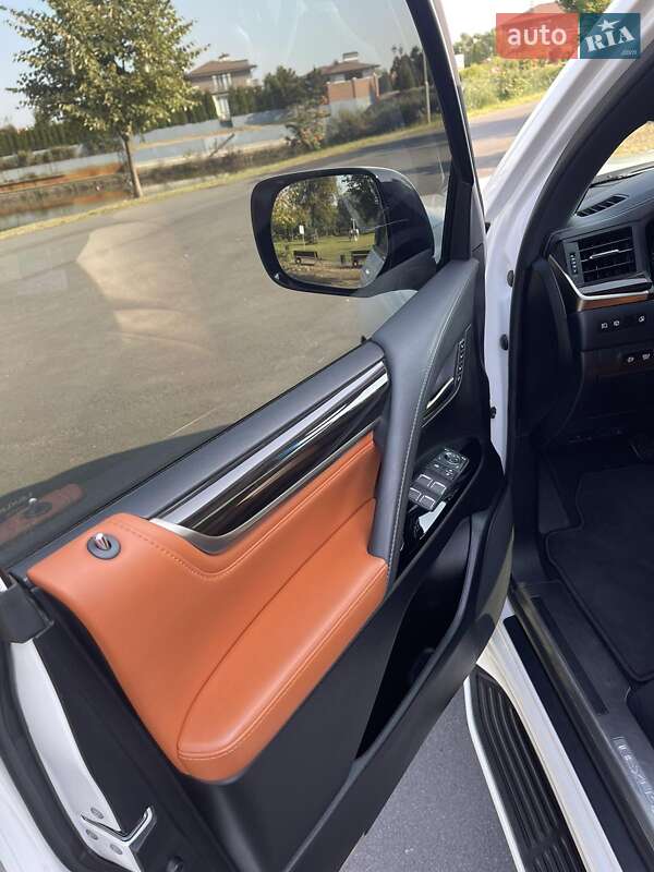 Позашляховик / Кросовер Lexus LX 2017 в Києві