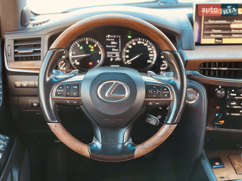 Внедорожник / Кроссовер Lexus LX 2016 в Одессе