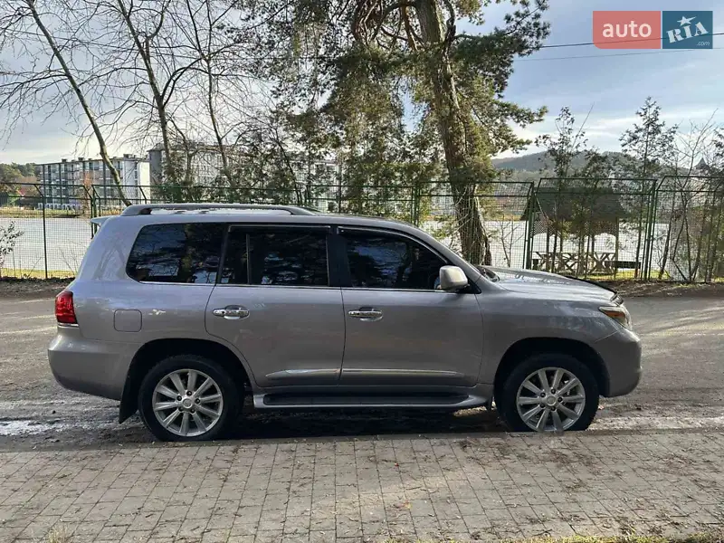Lexus LX