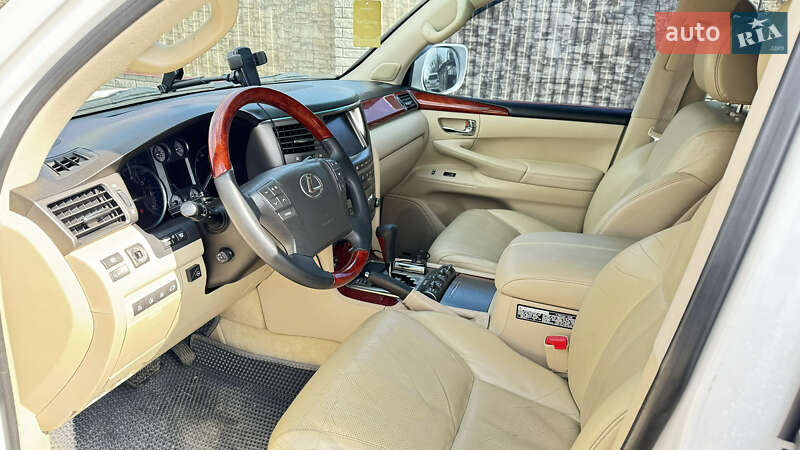 Внедорожник / Кроссовер Lexus LX 2008 в Яготине