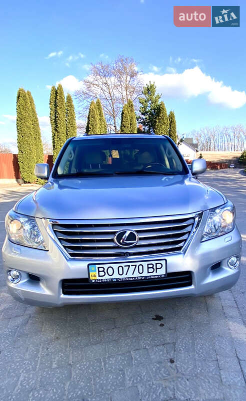 Lexus LX 2011