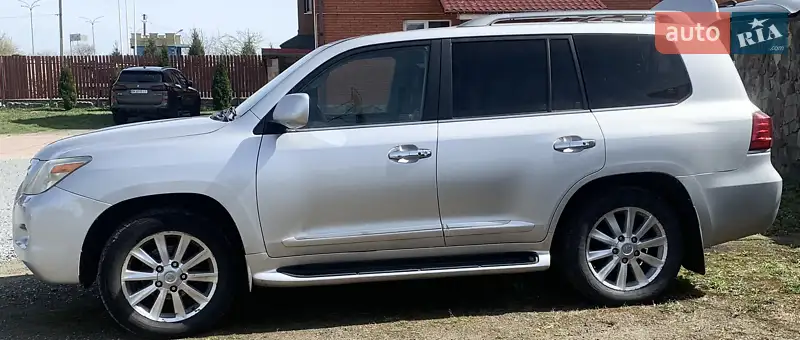 Lexus LX