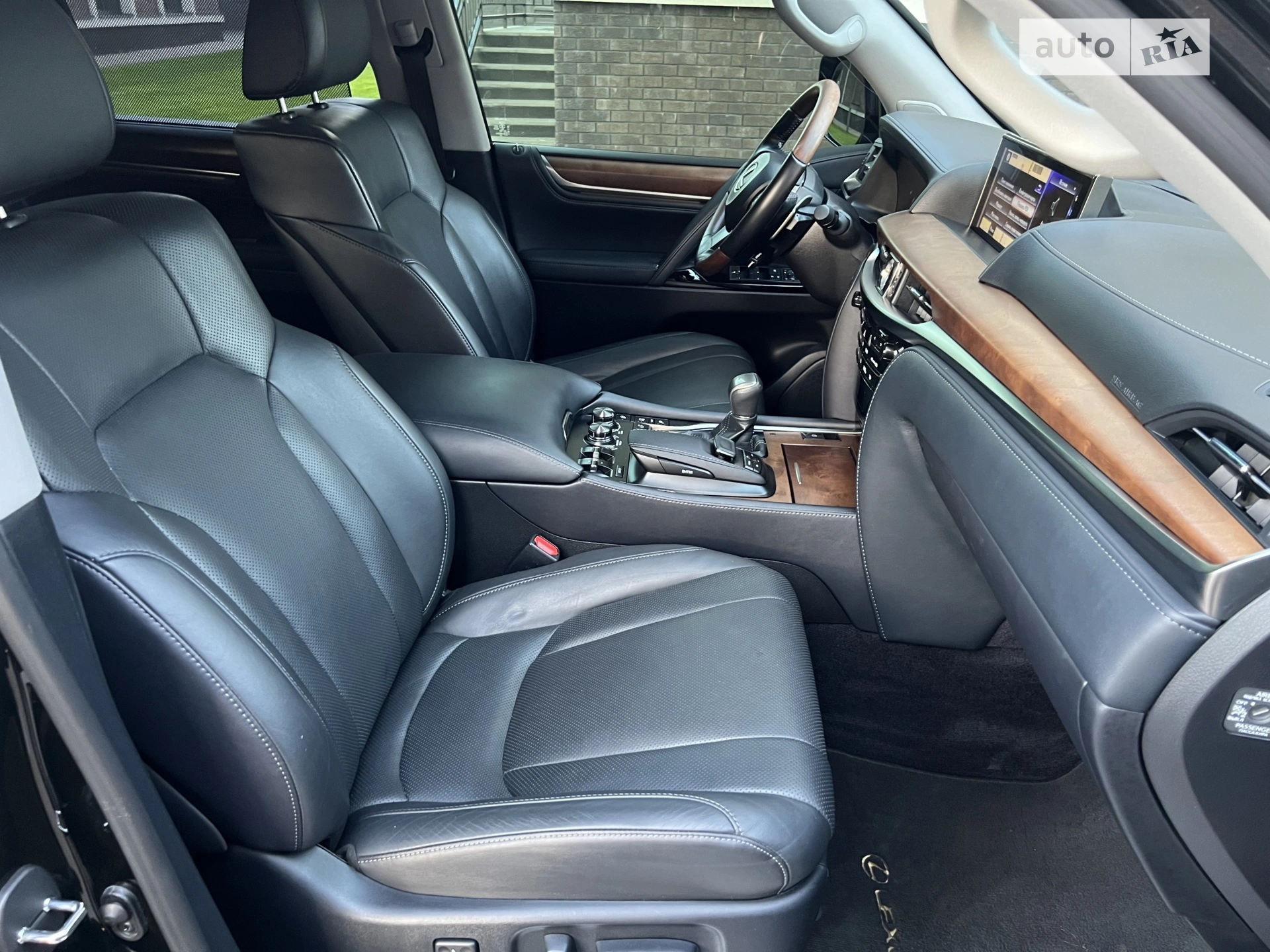 2017 Lexus LX - мініатюра 23