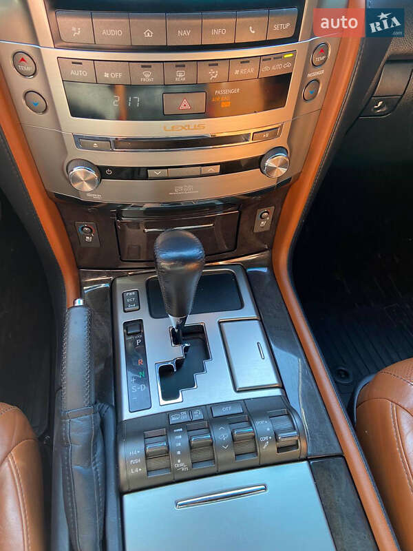 Позашляховик / Кросовер Lexus LX 2011 в Києві