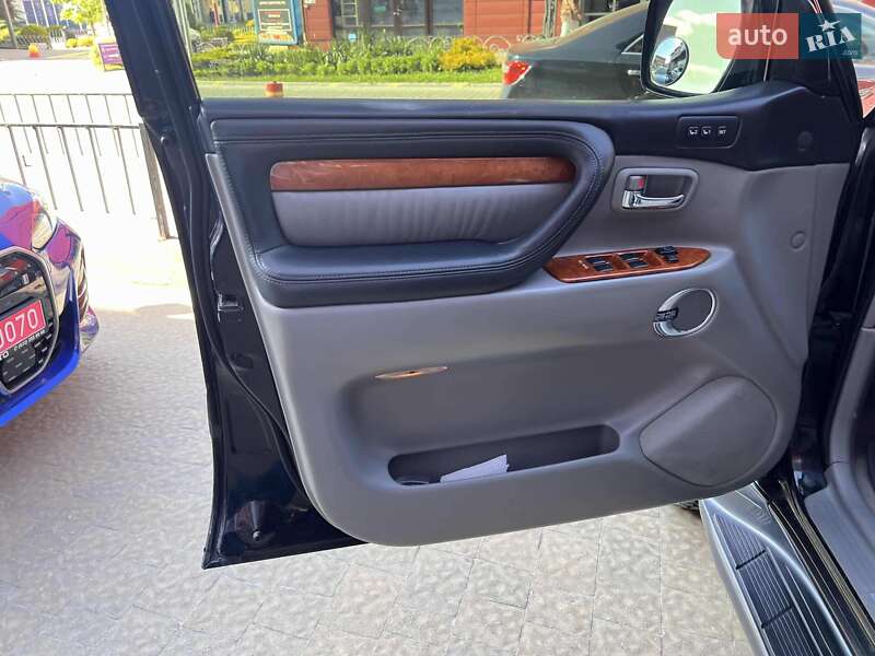 Позашляховик / Кросовер Lexus LX 2004 в Львові