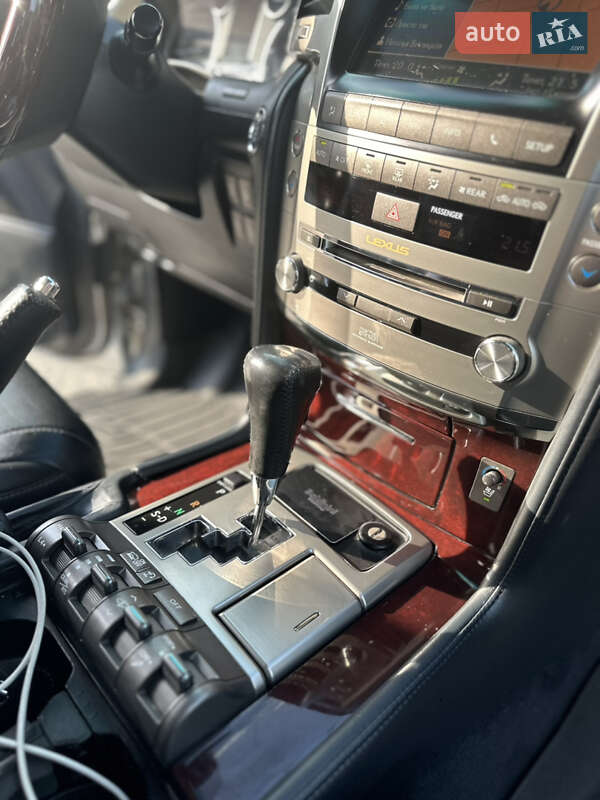 Позашляховик / Кросовер Lexus LX 2012 в Житомирі