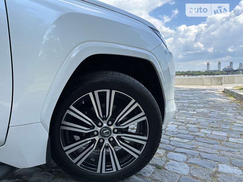 Позашляховик / Кросовер Lexus LX 2022 в Києві