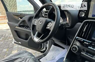 Внедорожник / Кроссовер Lexus LX 2022 в 
