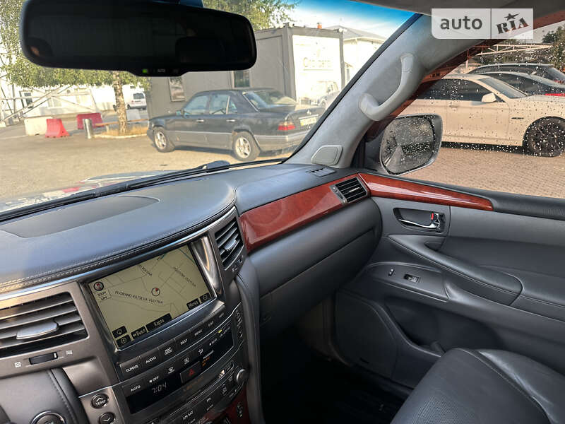 Позашляховик / Кросовер Lexus LX 2008 в Чернівцях
