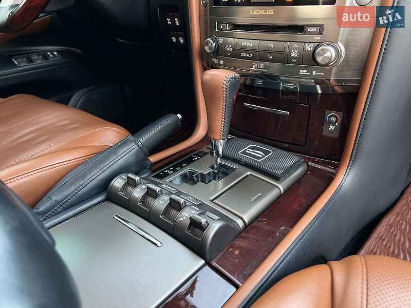 Внедорожник / Кроссовер Lexus LX 2011 в Тернополе