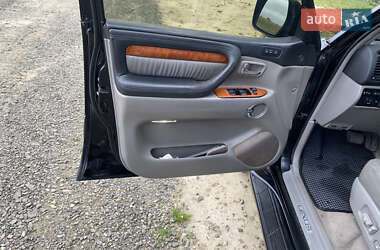 Внедорожник / Кроссовер Lexus LX 2004 в 