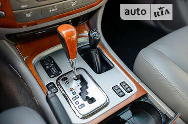 Позашляховик / Кросовер Lexus LX 2006 в 