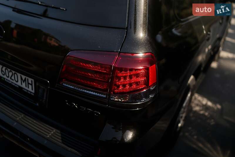 Позашляховик / Кросовер Lexus LX 2014 в Полтаві