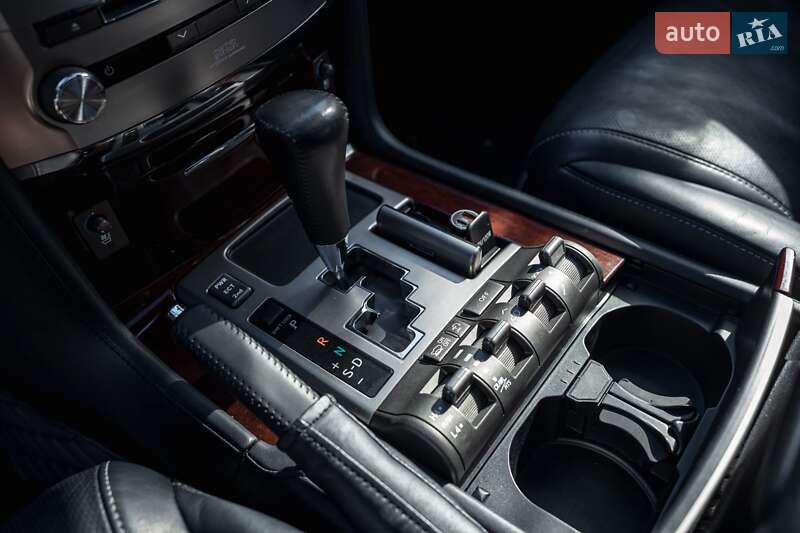 Позашляховик / Кросовер Lexus LX 2014 в Полтаві