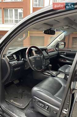 Позашляховик / Кросовер Lexus LX 2014 в 