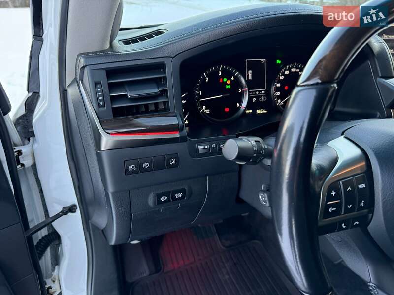 Позашляховик / Кросовер Lexus LX 2016 в Житомирі