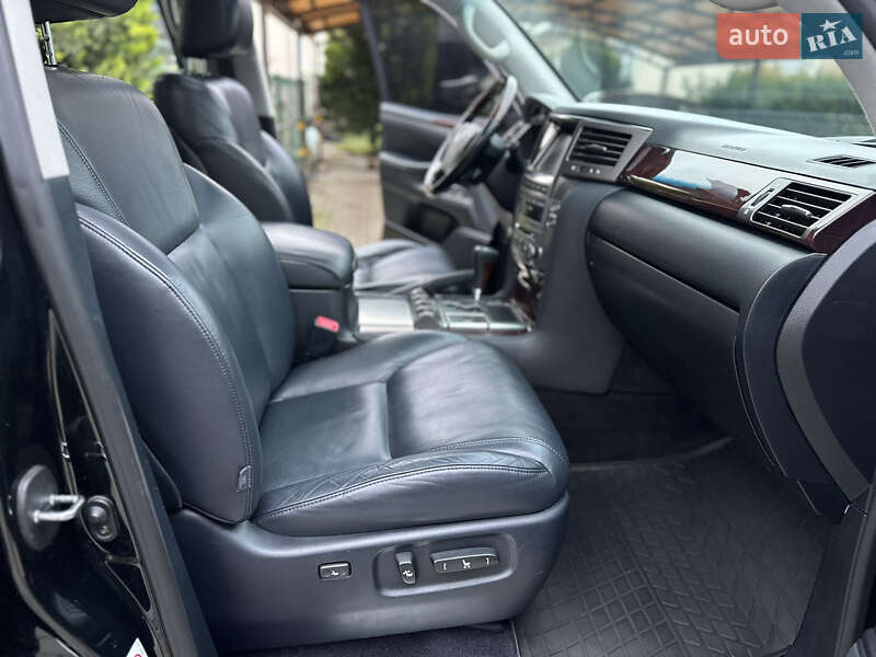 Внедорожник / Кроссовер Lexus LX 2011 в Одессе