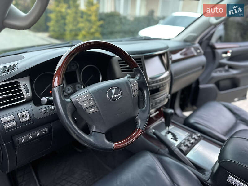 Внедорожник / Кроссовер Lexus LX 2011 в Одессе