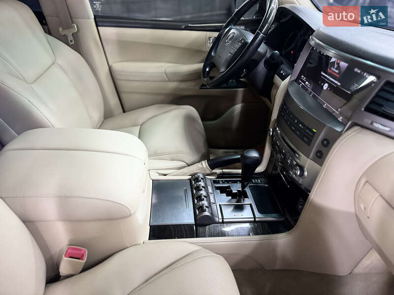Позашляховик / Кросовер Lexus LX 2008 в Рівному
