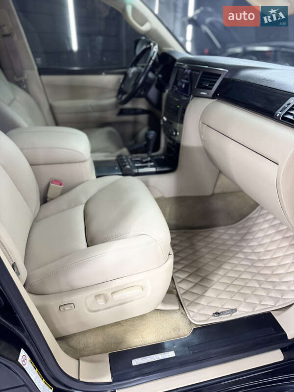Позашляховик / Кросовер Lexus LX 2008 в Рівному