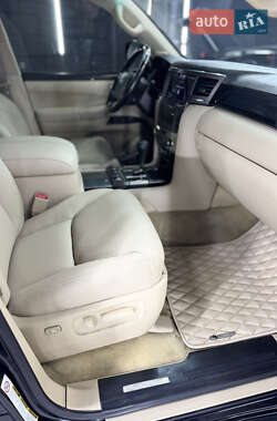 Позашляховик / Кросовер Lexus LX 2008 в 