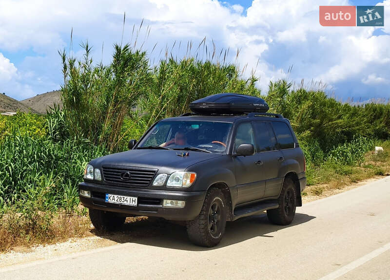 Lexus LX 2005