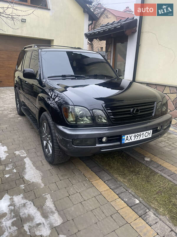 Lexus LX 2005