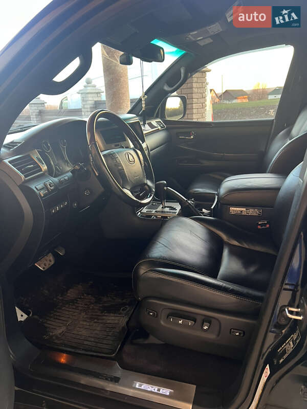Позашляховик / Кросовер Lexus LX 2013 в Чернівцях