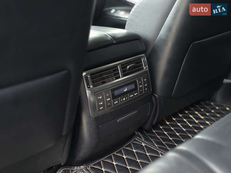 Позашляховик / Кросовер Lexus LX 2010 в Рівному
