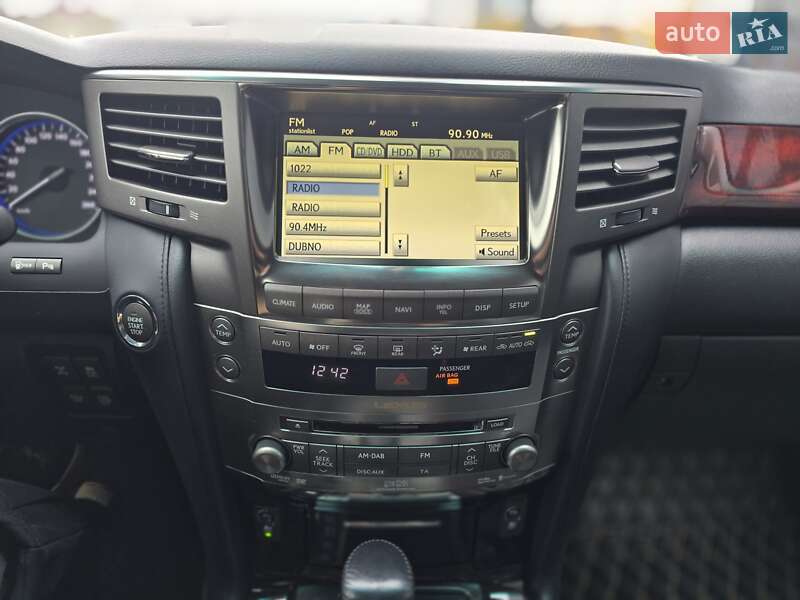 Позашляховик / Кросовер Lexus LX 2010 в Рівному