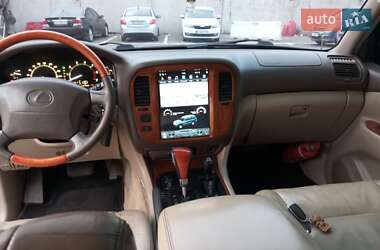 Позашляховик / Кросовер Lexus LX 2000 в 