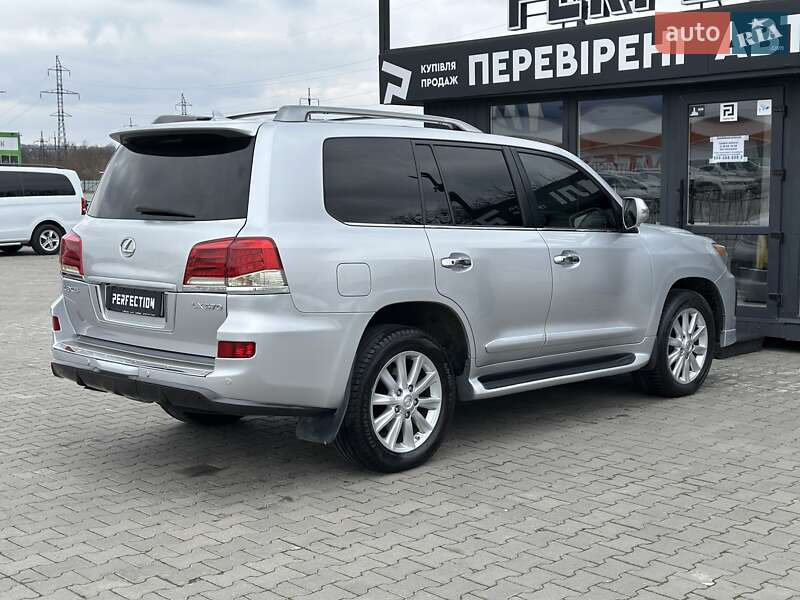 Позашляховик / Кросовер Lexus LX 2008 в Чернівцях