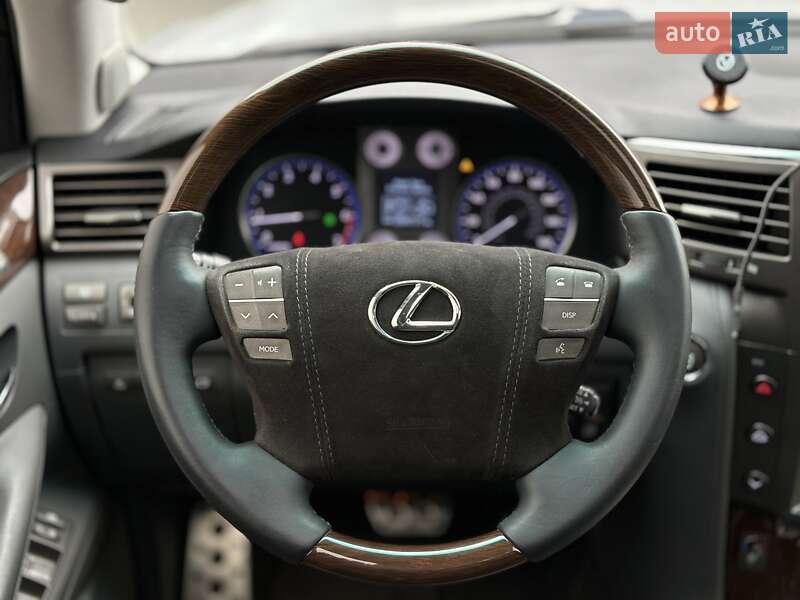 Позашляховик / Кросовер Lexus LX 2008 в Чернівцях