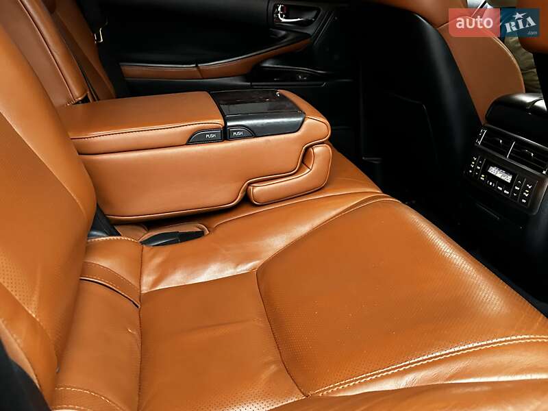 Внедорожник / Кроссовер Lexus LX 2011 в Тернополе