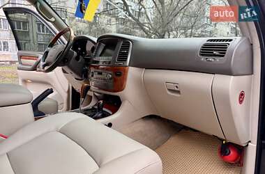Внедорожник / Кроссовер Lexus LX 2003 в 