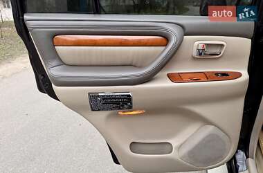 Внедорожник / Кроссовер Lexus LX 2003 в 
