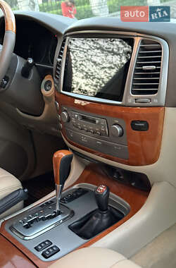 Внедорожник / Кроссовер Lexus LX 2004 в 