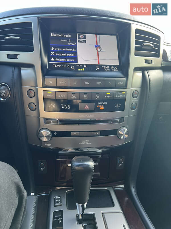Позашляховик / Кросовер Lexus LX 2014 в Луцьку