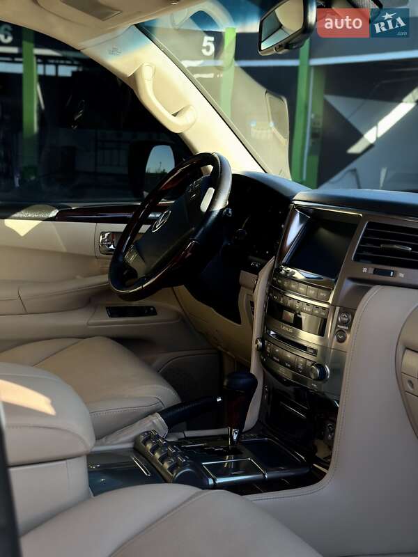 Позашляховик / Кросовер Lexus LX 2008 в Чернівцях