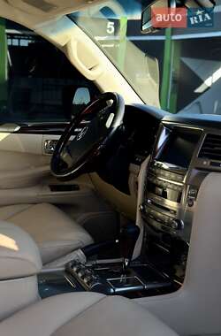 Позашляховик / Кросовер Lexus LX 2008 в 
