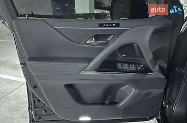 Внедорожник / Кроссовер Lexus LX 2023 в 