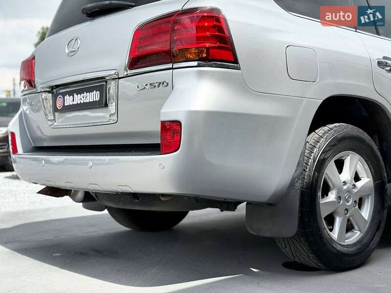 Позашляховик / Кросовер Lexus LX 2010 в Рівному