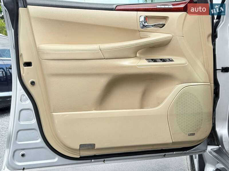 Позашляховик / Кросовер Lexus LX 2010 в Рівному