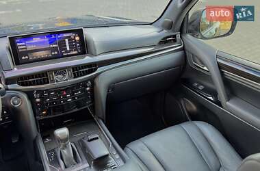 Внедорожник / Кроссовер Lexus LX 2017 в 
