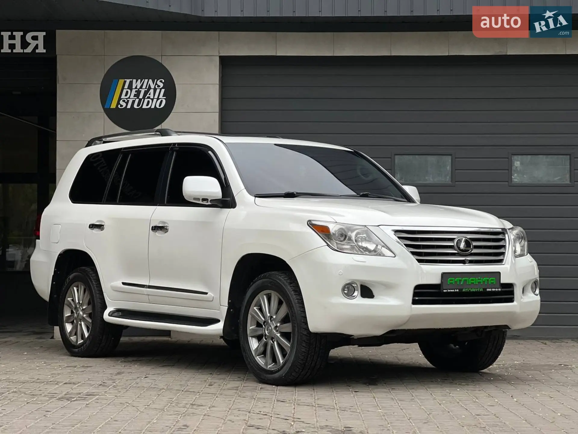 2011 Lexus LX - фото 1