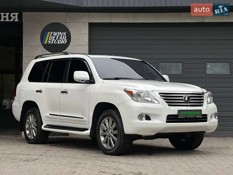 Lexus LX 2011