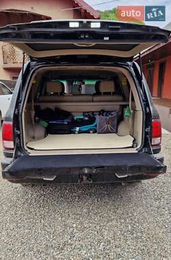 Позашляховик / Кросовер Lexus LX 2006 в 