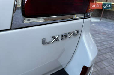 Позашляховик / Кросовер Lexus LX 2010 в 